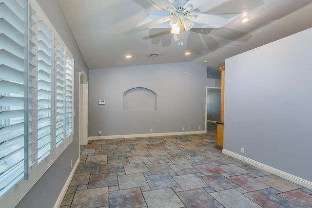 526 E Flynn Lane, Phoenix, AZ 85012