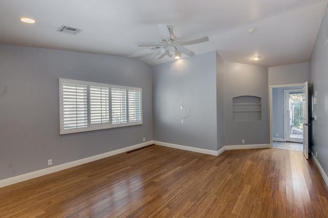 526 E Flynn Lane, Phoenix, AZ 85012