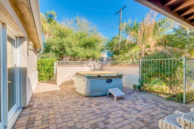 526 E Flynn Lane, Phoenix, AZ 85012