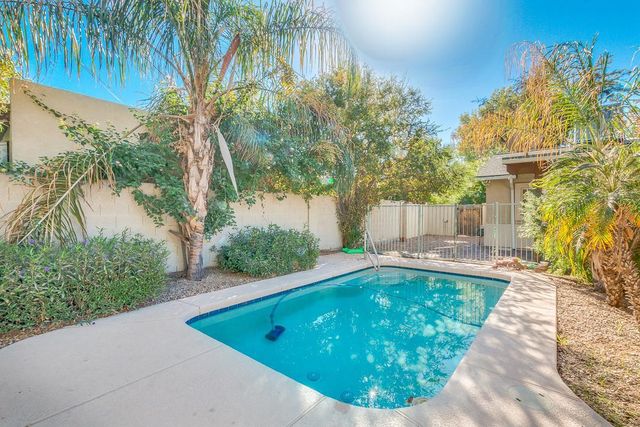 526 E Flynn Lane, Phoenix, AZ 85012