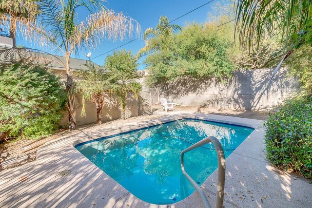 526 E Flynn Lane, Phoenix, AZ 85012