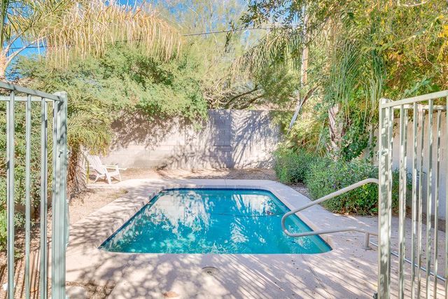 526 E Flynn Lane, Phoenix, AZ 85012