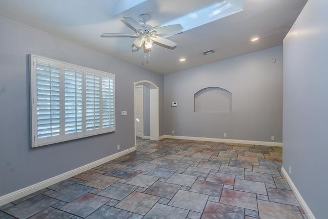 526 E Flynn Lane, Phoenix, AZ 85012