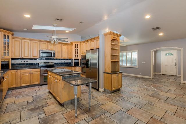 526 E Flynn Lane, Phoenix, AZ 85012