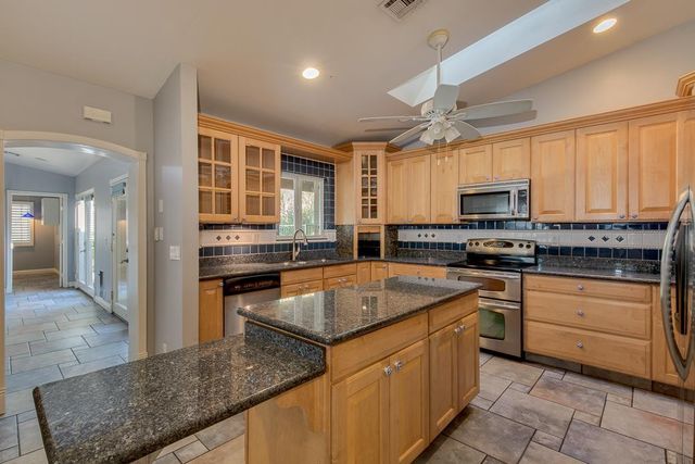 526 E Flynn Lane, Phoenix, AZ 85012