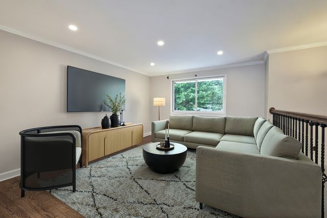 1328 Cabot Lane, Schaumburg, IL 60193