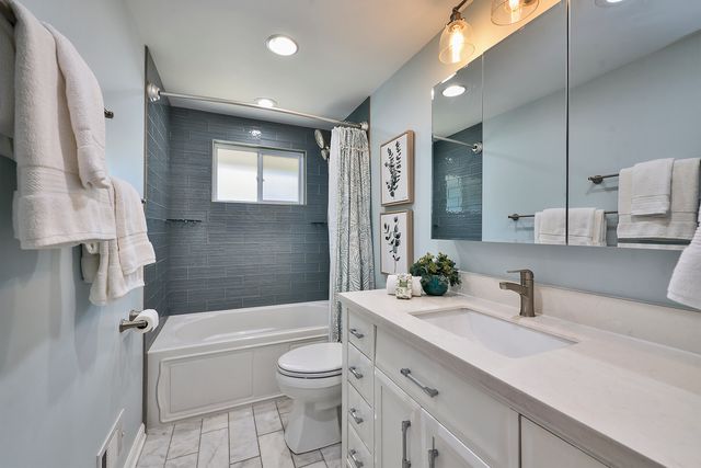 1328 Cabot Lane, Schaumburg, IL 60193