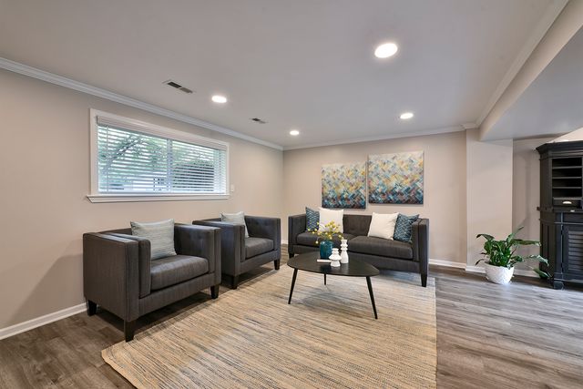 1328 Cabot Lane, Schaumburg, IL 60193