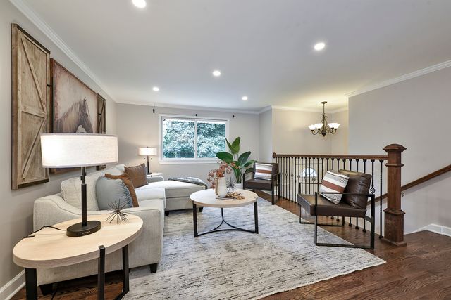 1328 Cabot Lane, Schaumburg, IL 60193