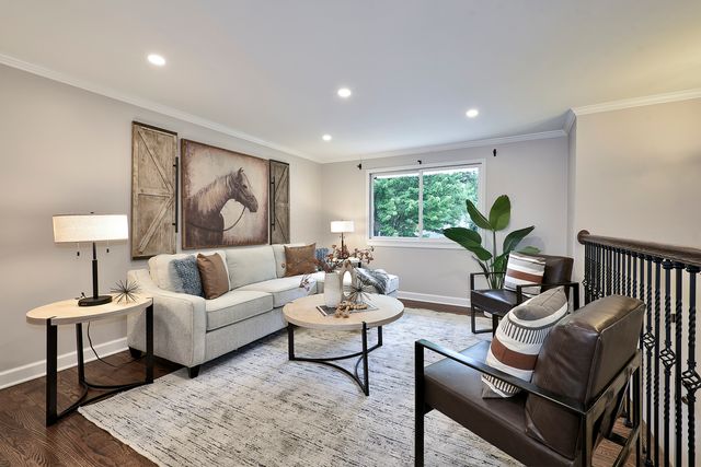 1328 Cabot Lane, Schaumburg, IL 60193
