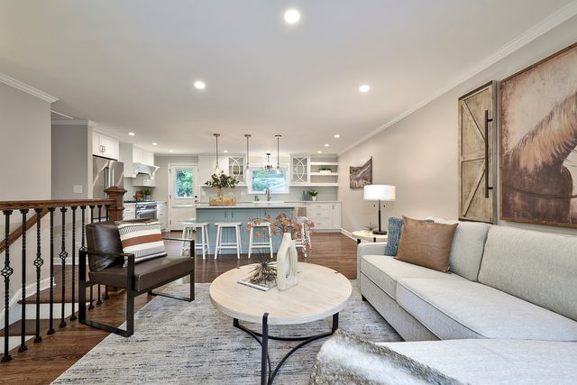 1328 Cabot Lane, Schaumburg, IL 60193