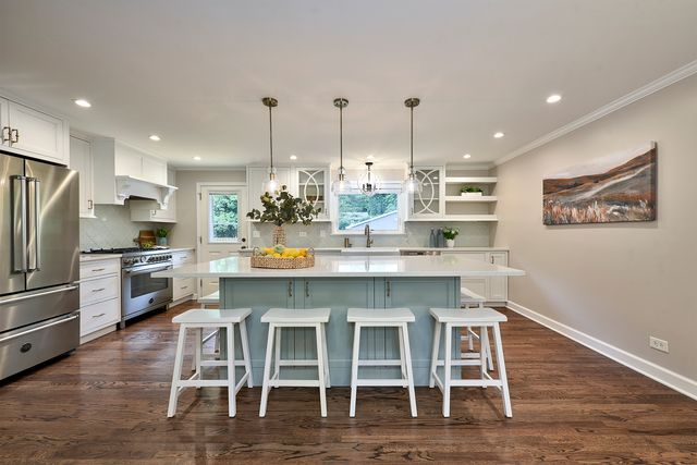 1328 Cabot Lane, Schaumburg, IL 60193