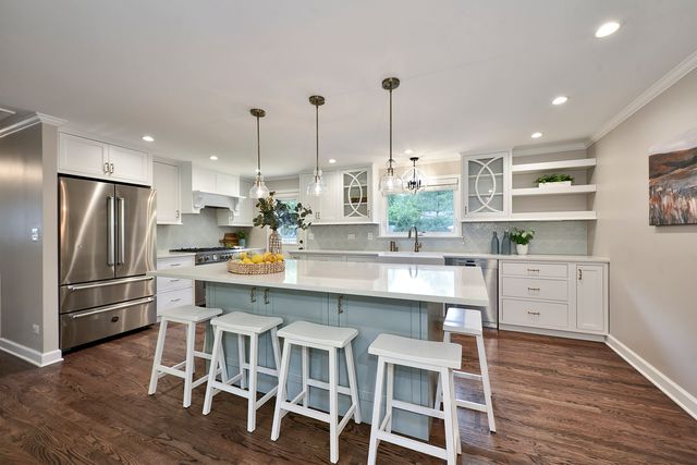 1328 Cabot Lane, Schaumburg, IL 60193