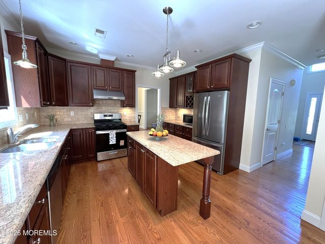 3 Chestnut Ridge Road, Holmdel, NJ 07733