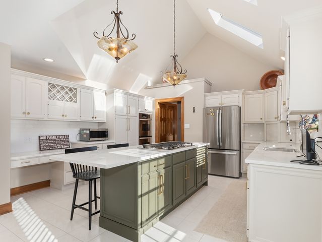 4005 White Eagle Drive, Naperville, IL 60564