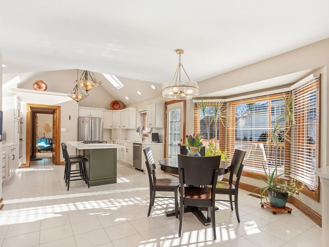 4005 White Eagle Drive, Naperville, IL 60564