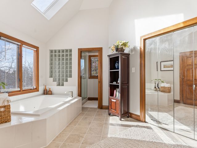 4005 White Eagle Drive, Naperville, IL 60564