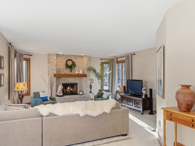 4005 White Eagle Drive, Naperville, IL 60564