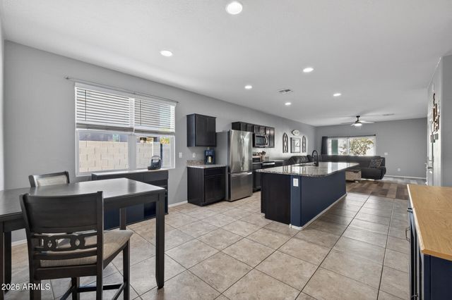 7644 W FLORENCE Avenue, Phoenix, AZ 85043