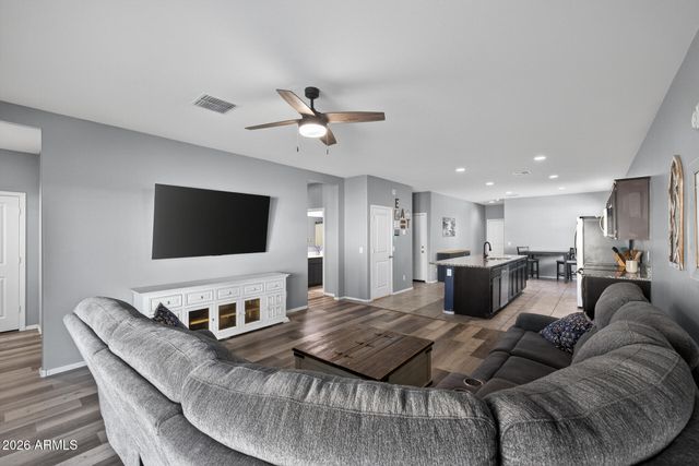 7644 W FLORENCE Avenue, Phoenix, AZ 85043