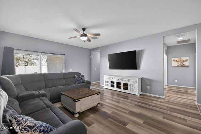 7644 W FLORENCE Avenue, Phoenix, AZ 85043