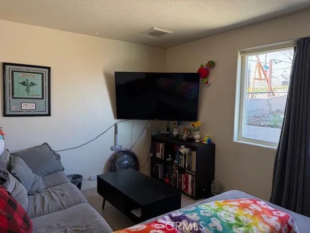 15557 5th Street, Victorville, CA 92395