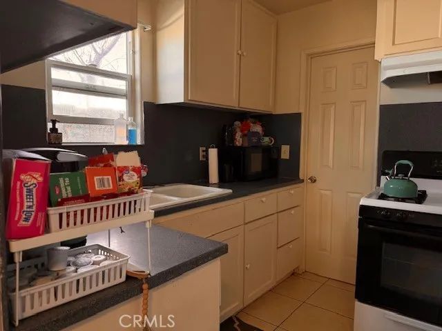 15557 5th Street, Victorville, CA 92395