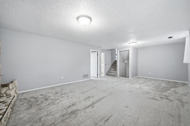 1401 S Fieldcrest, Wichita, KS 67209