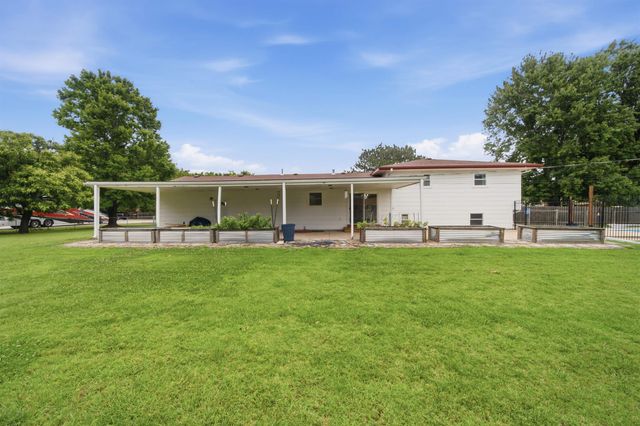 1401 S Fieldcrest, Wichita, KS 67209