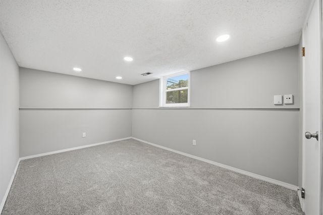 1401 S Fieldcrest, Wichita, KS 67209