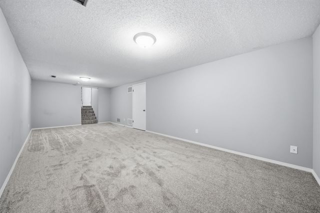 1401 S Fieldcrest, Wichita, KS 67209