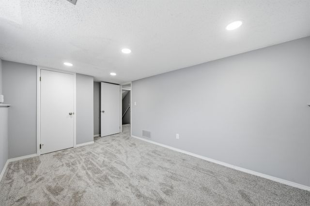 1401 S Fieldcrest, Wichita, KS 67209