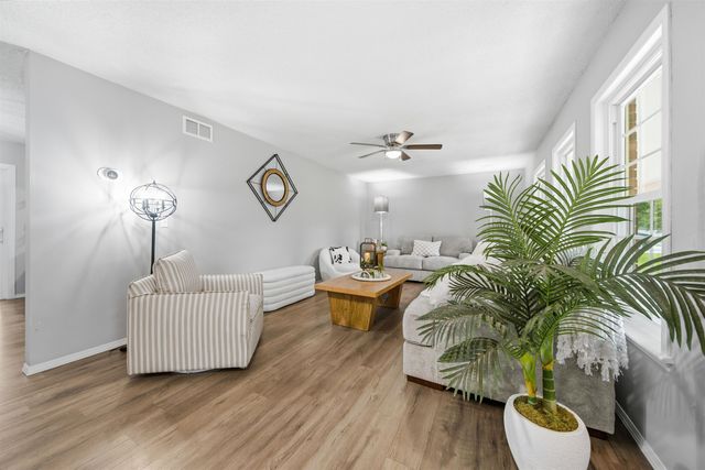 1401 S Fieldcrest, Wichita, KS 67209