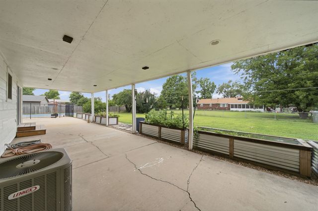 1401 S Fieldcrest, Wichita, KS 67209