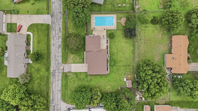 1401 S Fieldcrest, Wichita, KS 67209