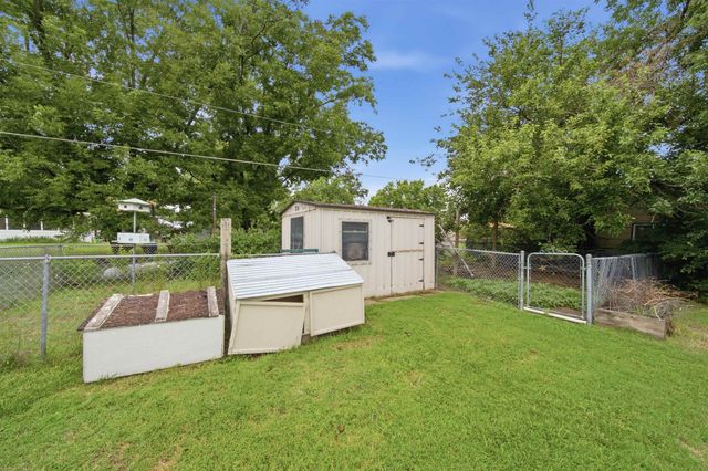 1401 S Fieldcrest, Wichita, KS 67209
