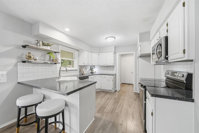 1401 S Fieldcrest, Wichita, KS 67209