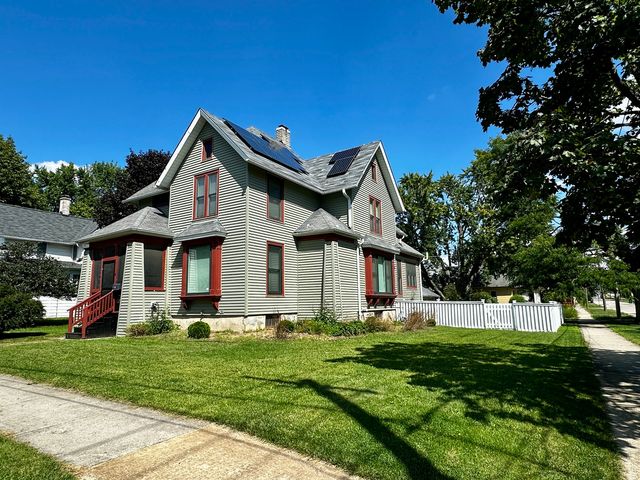805 Augusta Avenue, Elgin, IL 60120