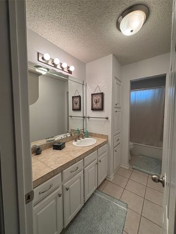 6065 Autumn Hills Drive, Fort Worth, TX 76140