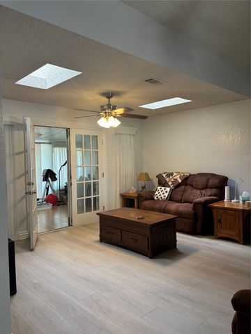 6065 Autumn Hills Drive, Fort Worth, TX 76140