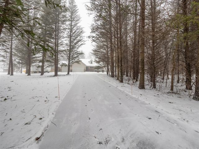 47178 Woodfield Drive, Mattawan, MI 49071