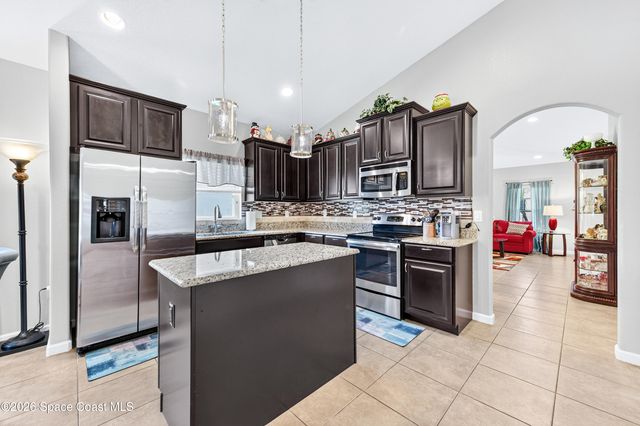 2247 Snapdragon Drive NW, Palm Bay, FL 32907
