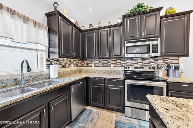 2247 Snapdragon Drive NW, Palm Bay, FL 32907