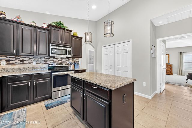 2247 Snapdragon Drive NW, Palm Bay, FL 32907