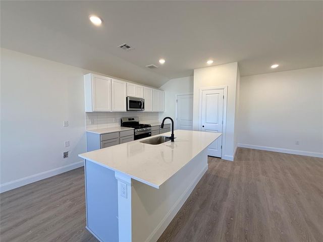 21231 SE 32nd Street, Harrah, OK 73045