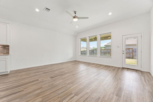 907 Youth Water Road, Montgomery, TX 77316