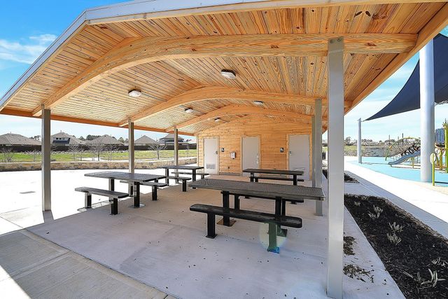 907 Youth Water Road, Montgomery, TX 77316