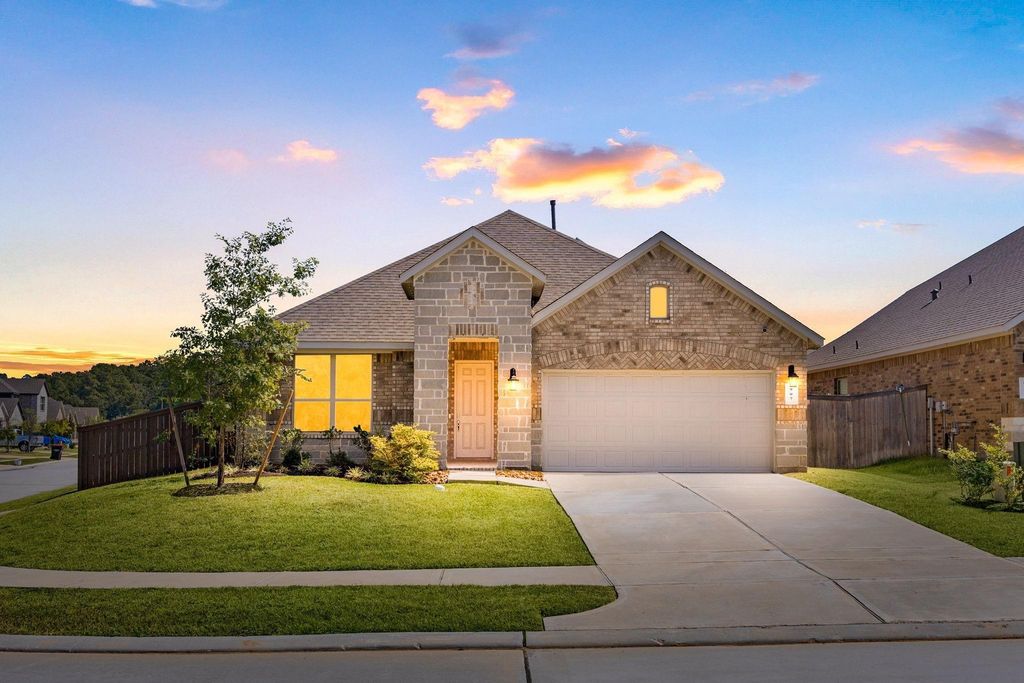 907 Youth Water Road, Montgomery, TX 77316