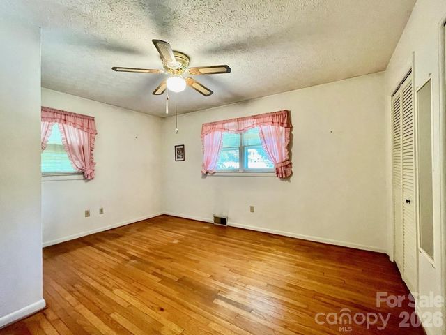 213 N Park Lane, Black Mountain, NC 28711