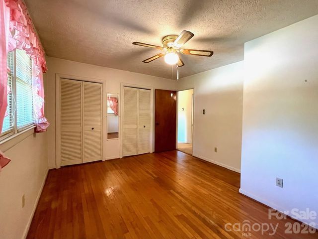 213 N Park Lane, Black Mountain, NC 28711